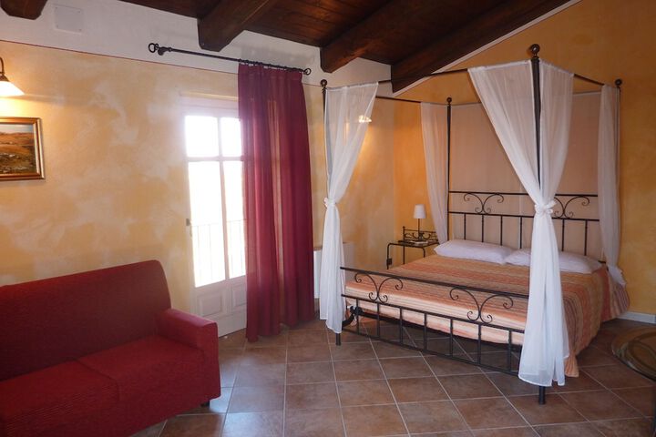 Room 6 of 34
