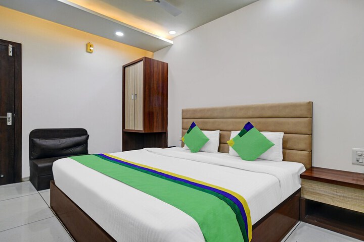 Room 3 of 7