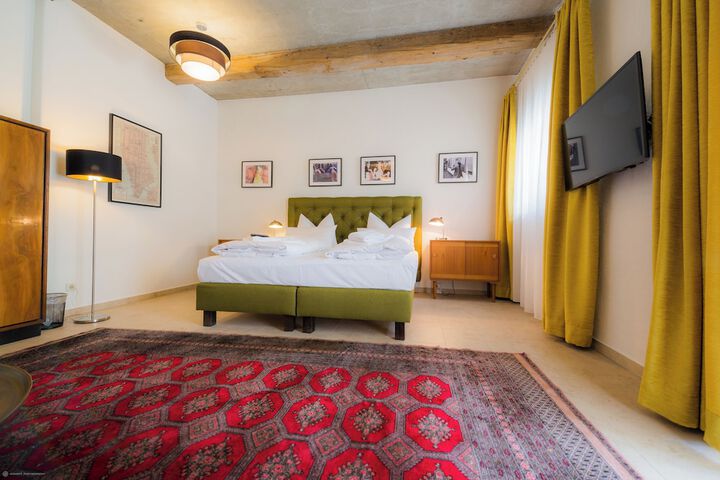 Room 27 of 122