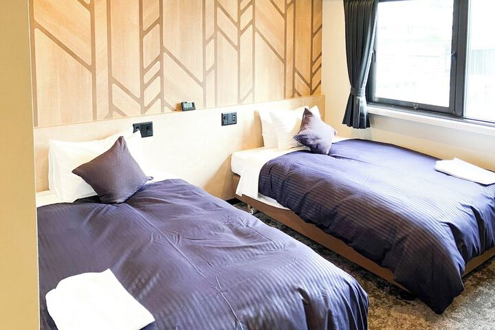 Room 16 of 32