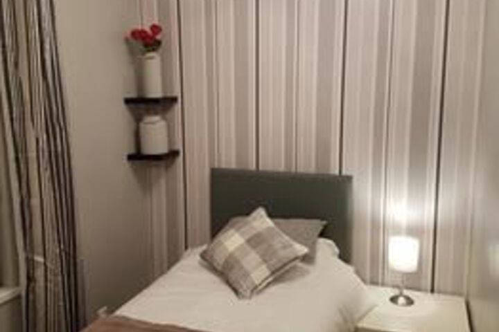 Room 4 of 8
