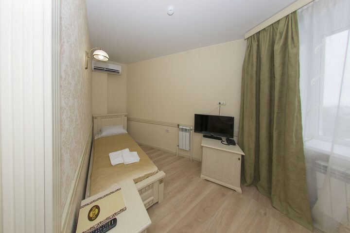 Room 14 of 26