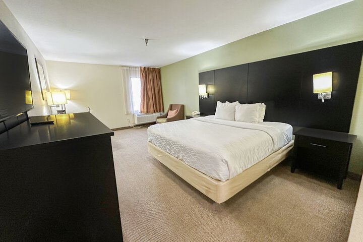 1 King Bed (21 of 34)