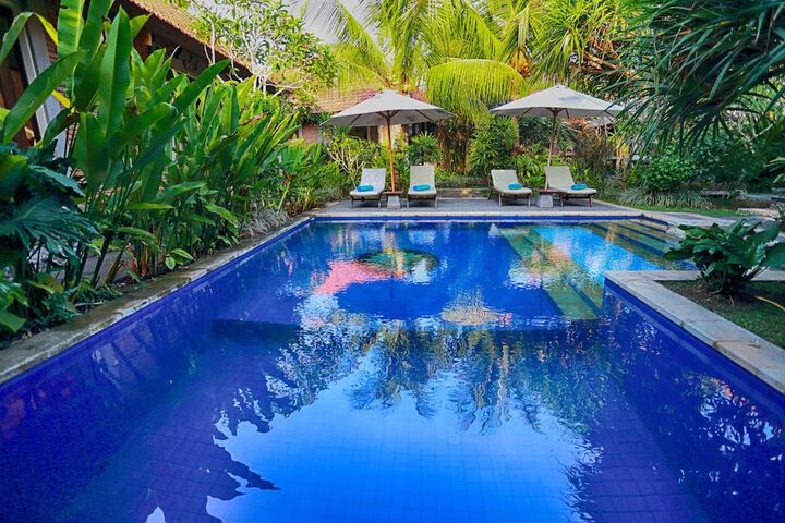 Hotel Pool