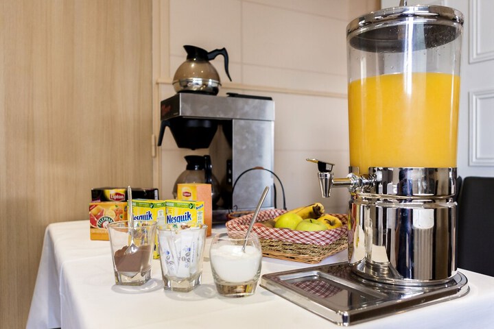 Breakfast/Coffee Service 8 of 19