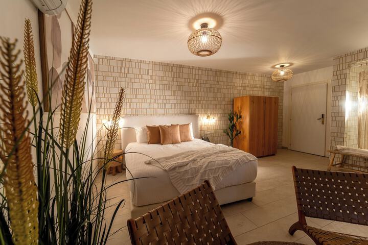 Room 52 of 145