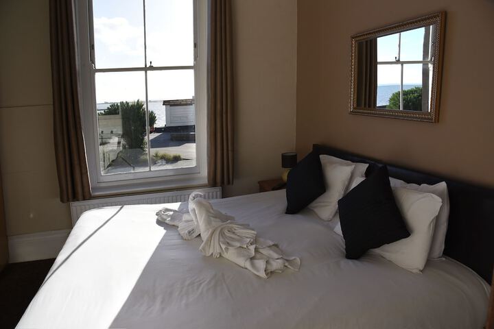 Room 5 of 25