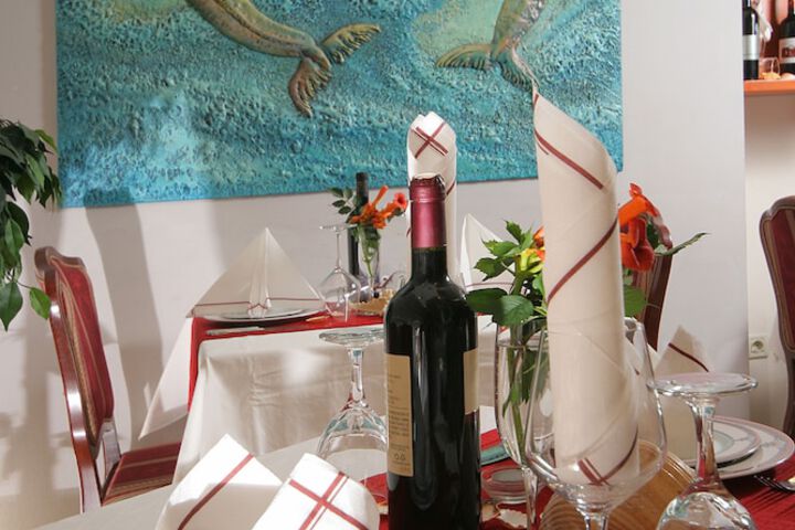 Dining 36 of 82