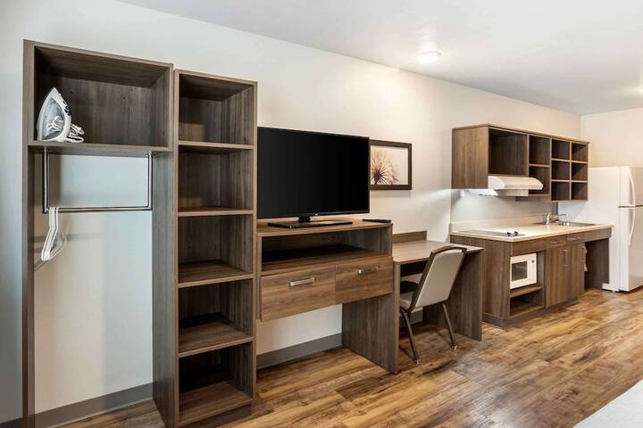 Standard Studio 1 Queen Bed (3 of 6)