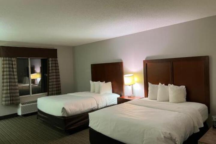 2 Queen Beds Accessible (14 of 25)