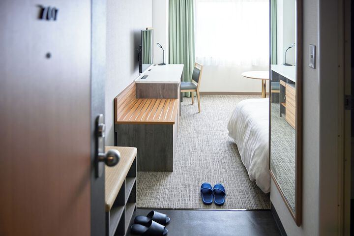 Room 20 of 49