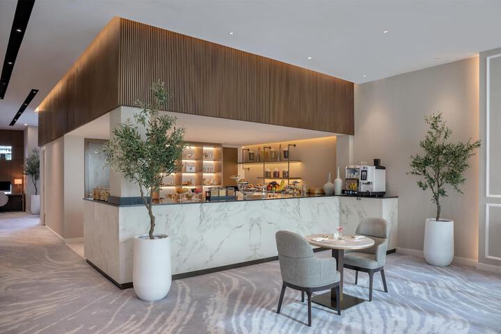 Lounge 124 of 153