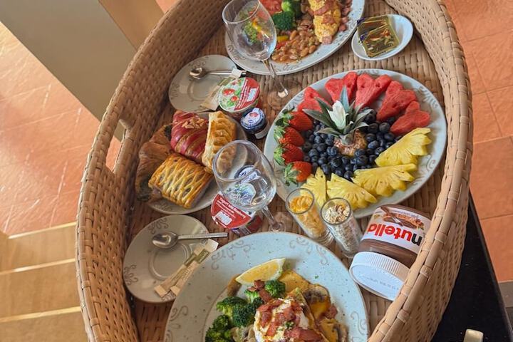 Breakfast/Coffee Service 107 of 138