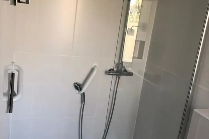 Room 5 of 12