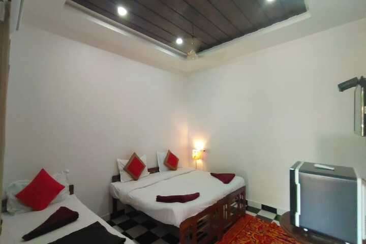 Room 3 of 8