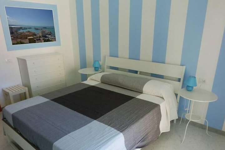 Room 10 of 14