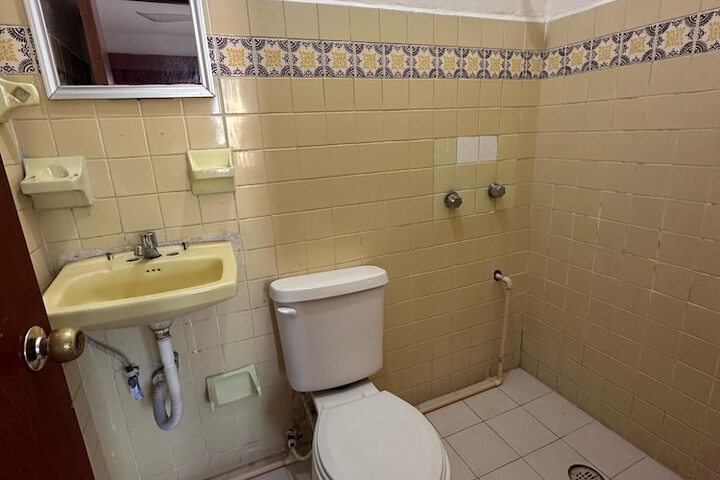 Room 11 of 11