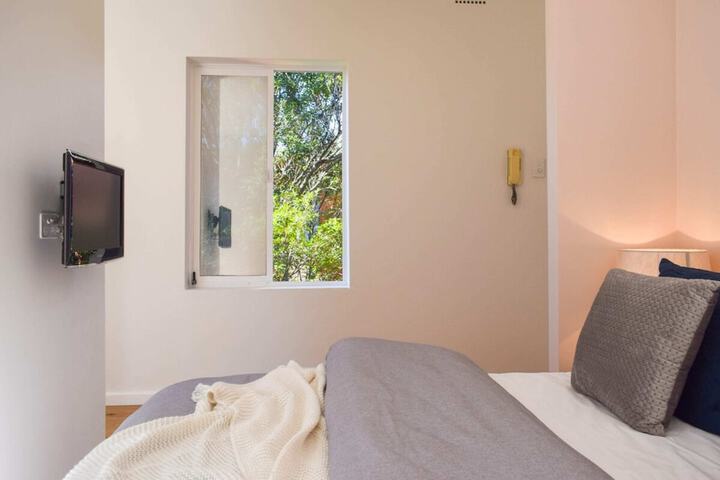 Room 4 of 24