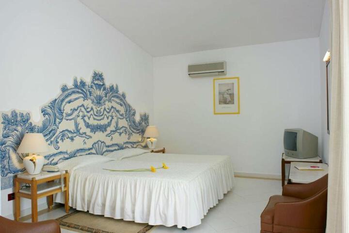 Room 10 of 75