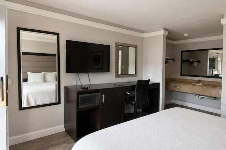Room 2 of 6