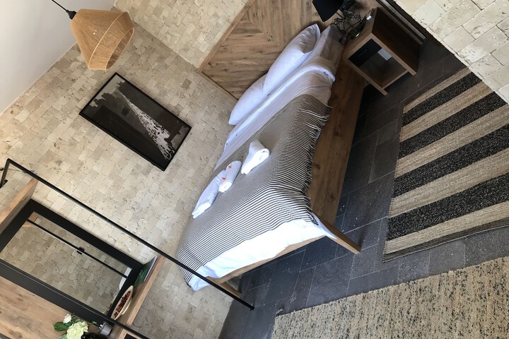 Room 7 of 52