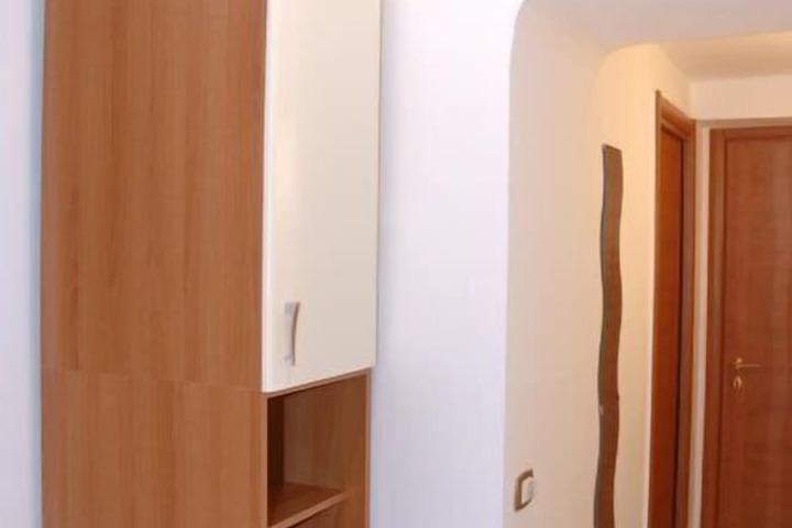 Room 13 of 33