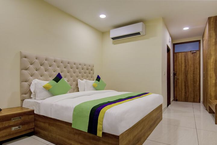 Room 15 of 38