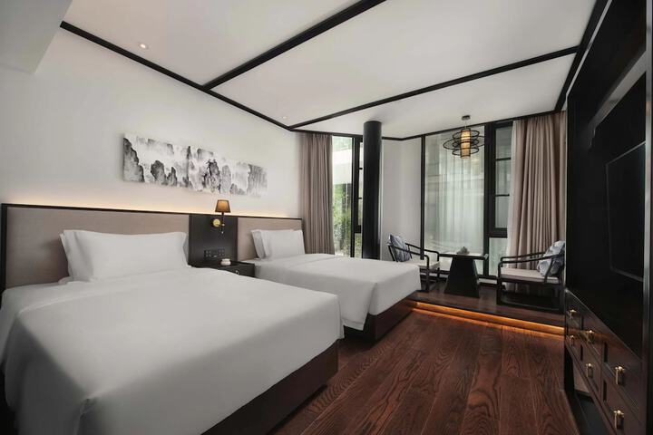 Room 5 of 20