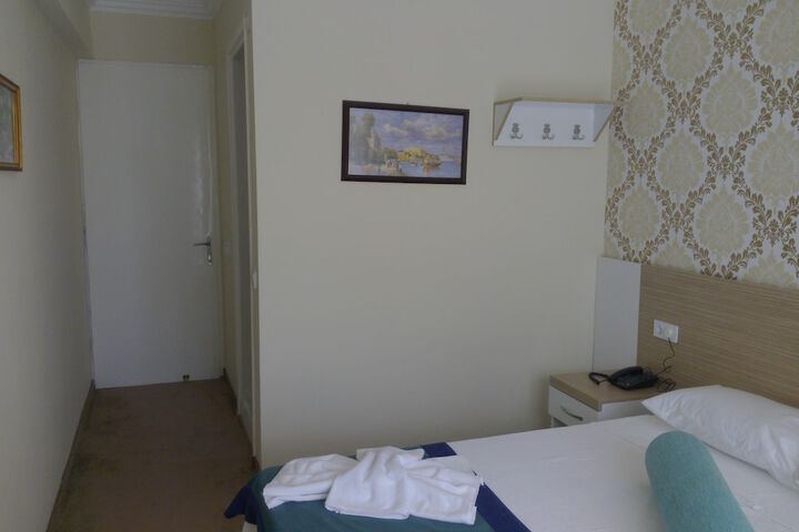 Room 7 of 63