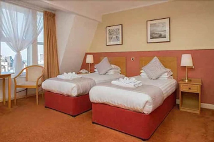 Room 2 of 43