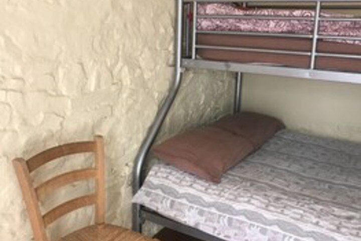 Room 32 of 42