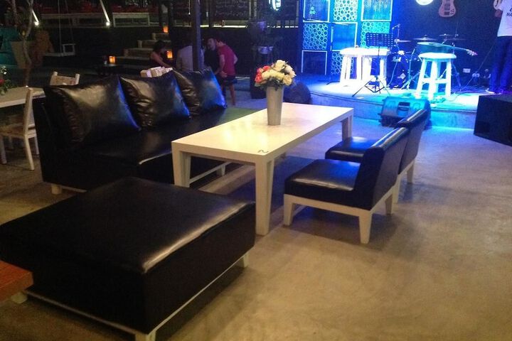 Lounge 43 of 62