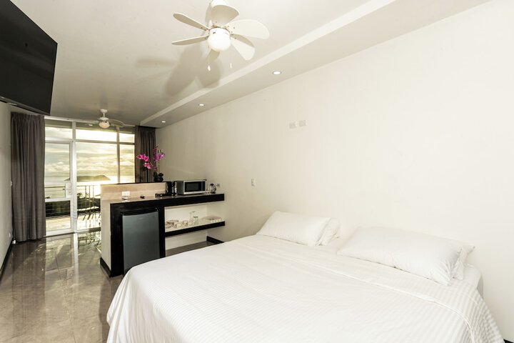 Room 5 of 136