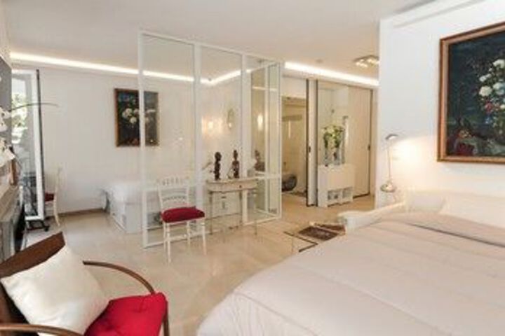 Room 8 of 31