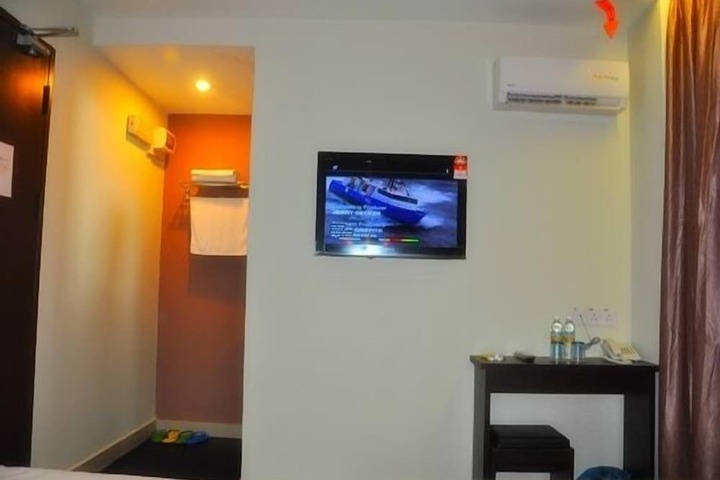 Room 10 of 12