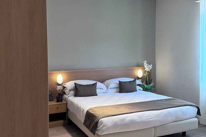 Room 9 of 33