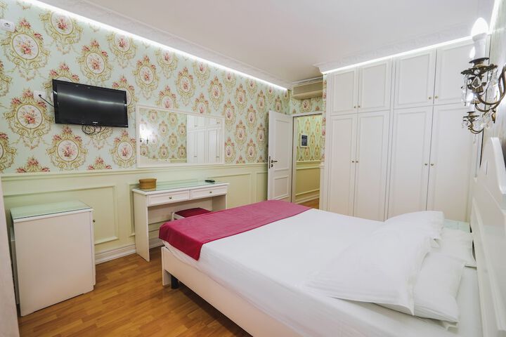 Room 26 of 148