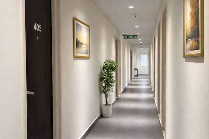 Ballroom/Hall 17 of 20
