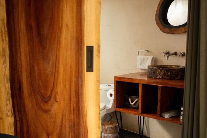Room 17 of 51