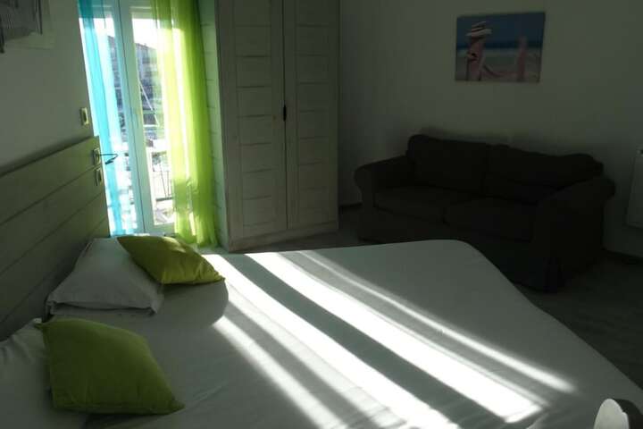 Room 3 of 43
