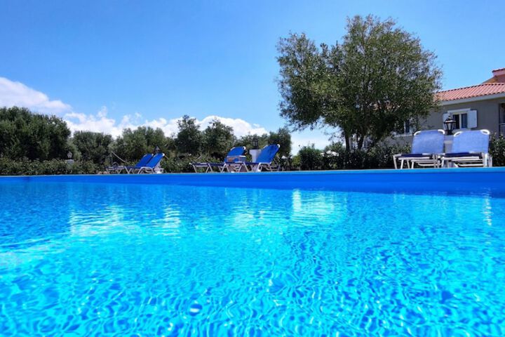 Pool 40 of 60