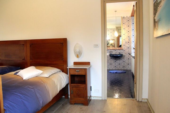Room 5 of 20