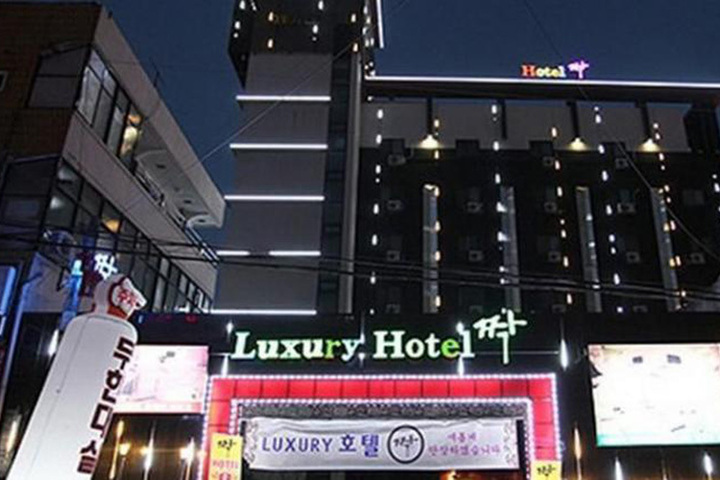 Incheon Black Hole Hotel
