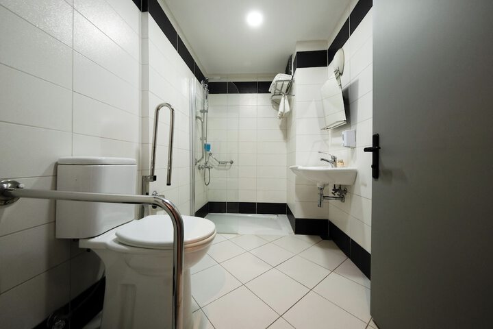 Room 62 of 82