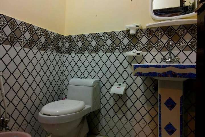 Room 6 of 10