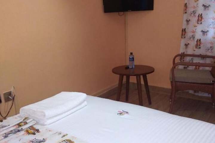 Room 10 of 17