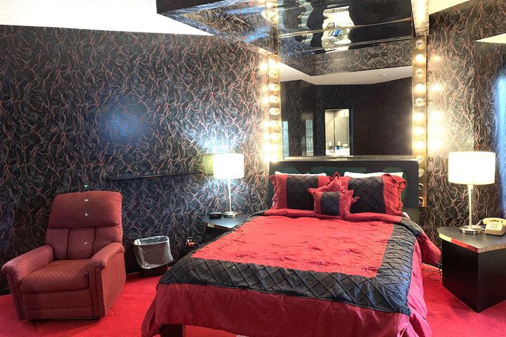 2 Queen Beds (30 of 99)