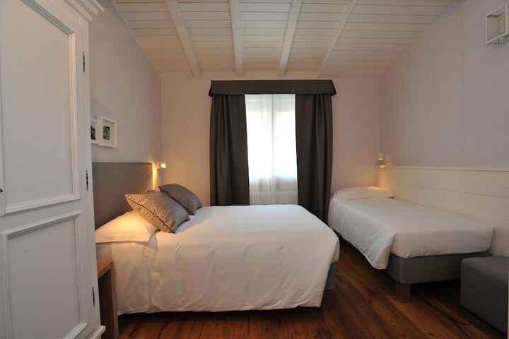 Room 34 of 61