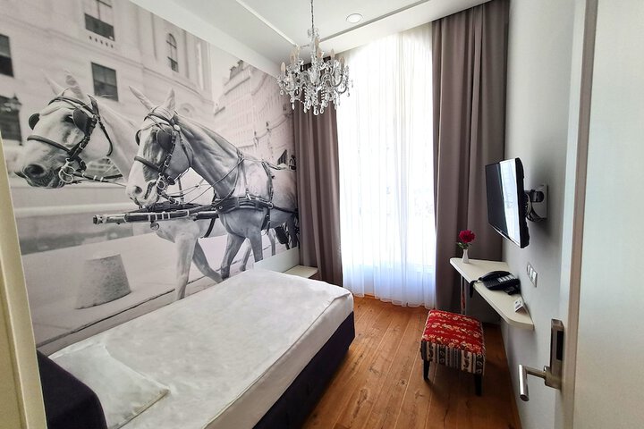 Room 5 of 20