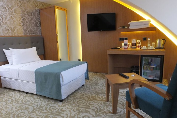 Room 6 of 62